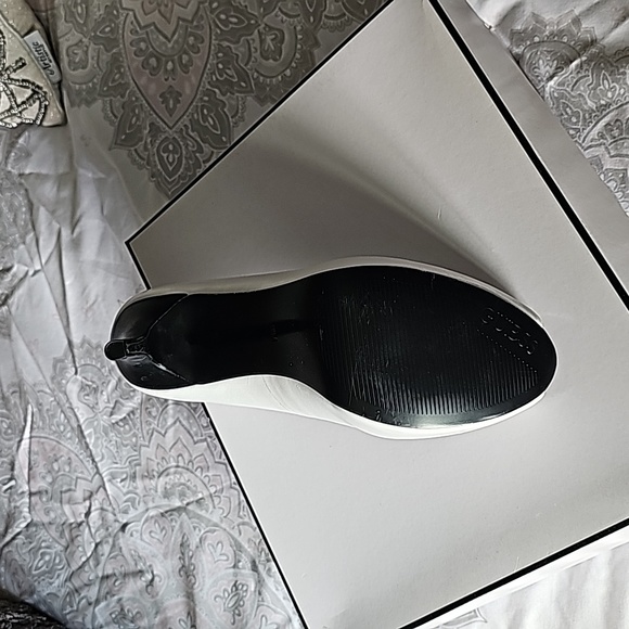 White and Black Pumps - Picture 4 of 5